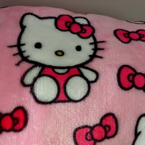 Hello kitty blanket - Picture 3 of 4